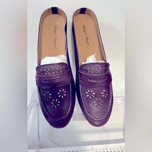 Angel steps women’s purple flats, size 10
Brand new